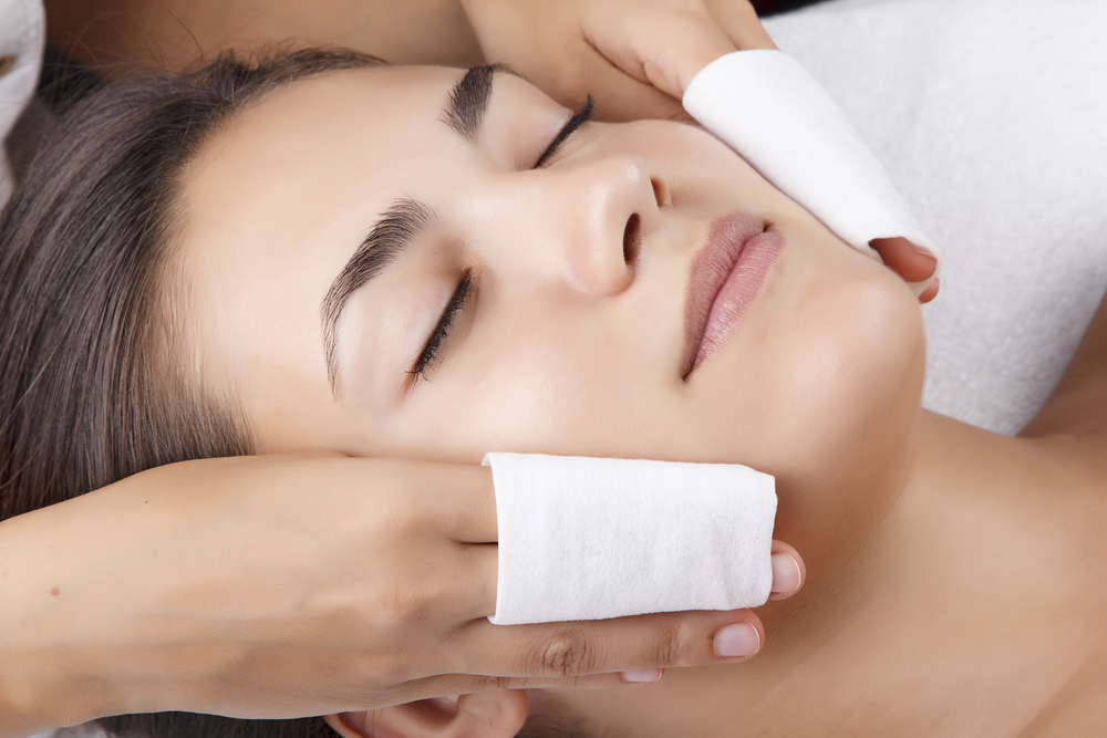 Young,Pretty,Woman,Receiving,Treatments,In,Beauty,Salons.,Young,Beautiful